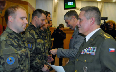 Ředitel KVV a hejtman Moravskoslezského kraje poděkovali nejaktivnějším vojákům za plnění úkolů při cvičeních Safeguard