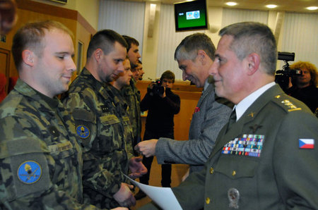 Ředitel KVV a hejtman Moravskoslezského kraje poděkovali nejaktivnějším vojákům za plnění úkolů při cvičeních Safeguard